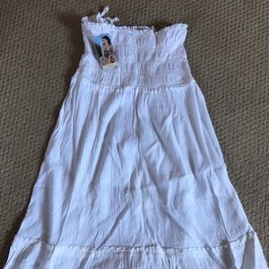 Woman’s white crepe cover up size L